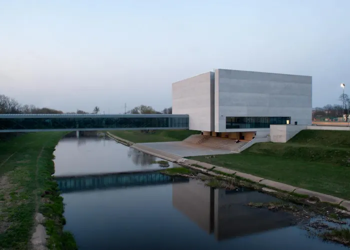 Art Deco Point Apartment *